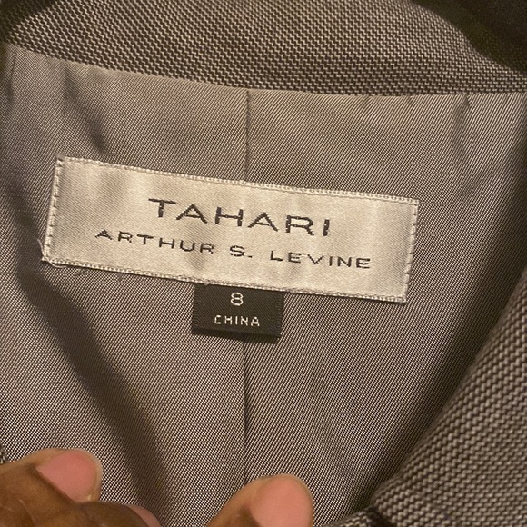 Two Piece Gray Tahari Suit Size 8 - Picture 4 of 10